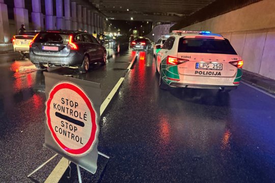 Klaipėdos reidai: per savaitę įkliuvo 7 vairuotojai, 72 nepaisė šviesoforo signalų reikalavimų