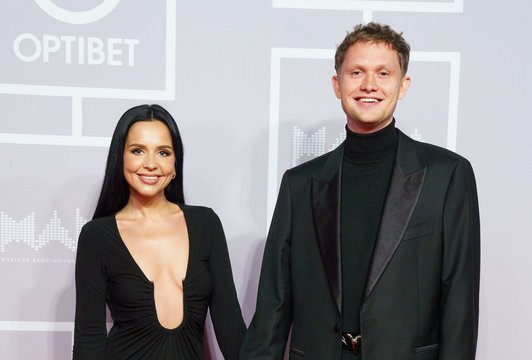 Netikėta žinia: Monika Liu išsiskyrė su sužadėtiniu Antanu Sadausku