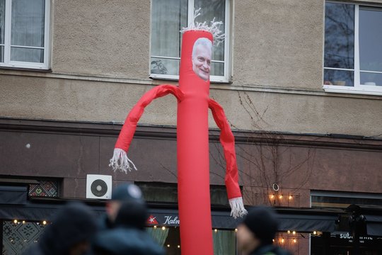 Proteste A. Mamontavas ragino G. Nausėdą atsibusti: skyrė dainą