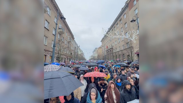 Parodė, kas protesto metu vyko Gedimino prospekte: minia užtvindė visus praėjimus