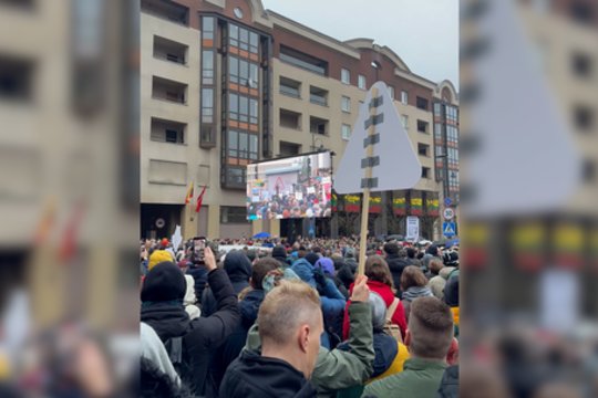 „Šalin rankas“ repo ritmu: Pijus Opera aštriai kreipėsi į Seimą ir G. Nausėdą