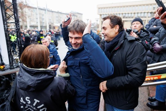 Neišvengta incidentų: proteste P. Gražulį ir I. Adomavičių išvydę žmonės pasitiko šūksniais