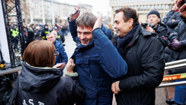 Neišvengta incidentų: proteste P. Gražulį ir I. Adomavičių išvydę žmonės pasitiko šūksniais