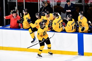 Lietuvos jaunimo ledo ritulio rinktinė tęsia kovą dėl medalių – įveikė italus