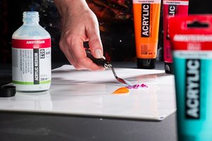 Kūryba kaip malonus pabėgimas: kodėl menas padeda nusiraminti ir įkvepia kurti?