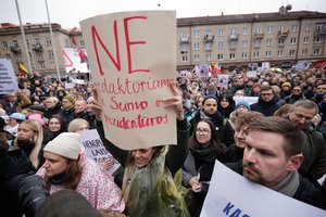 Valdantieji parengė naujas LRT įstatymo pataisas: žurnalistai išreiškė kritiką