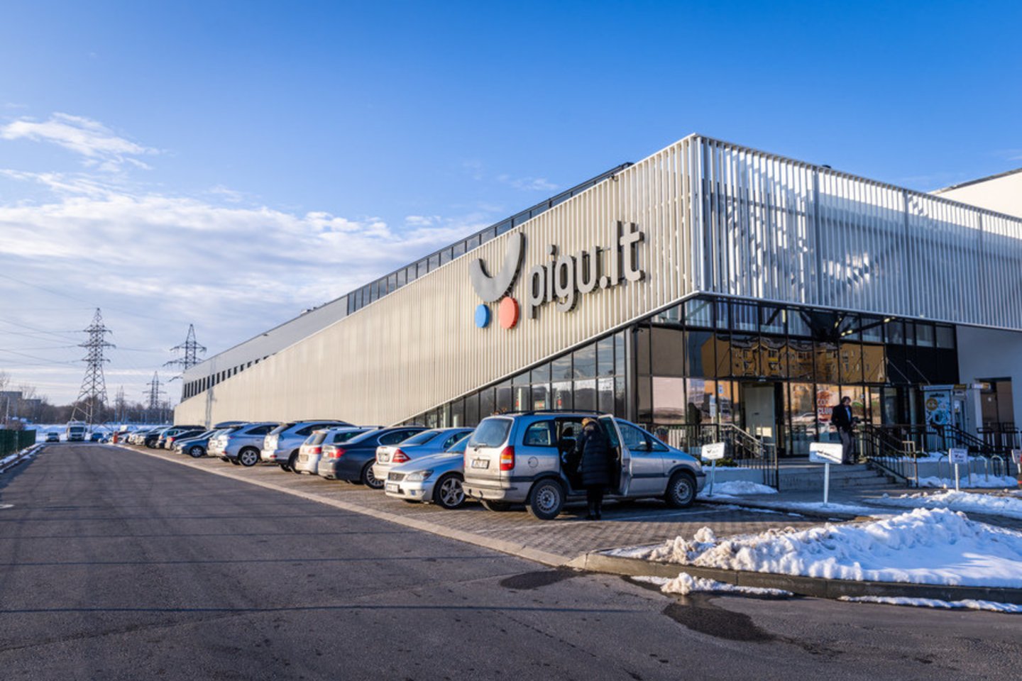 Artėjant Kalėdoms, e. prekybos centre „Pigu.lt“ nuosekliai auga dirbtinių eglučių ir žaislų vaikams paklausa.