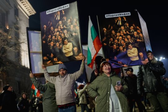 Likus 3 savaitėms iki euro įvedimo bulgarai stoja prieš valdžią: visoje šalyje vyksta didžiuliai protestai