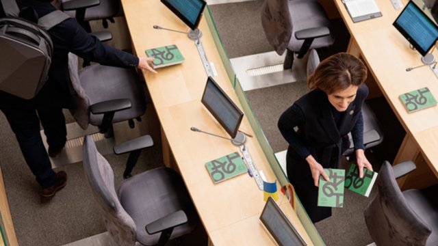 Prieš Seimo posėdį – liberalų dovana socialdemokratams: „Laikas atsikvošėti“