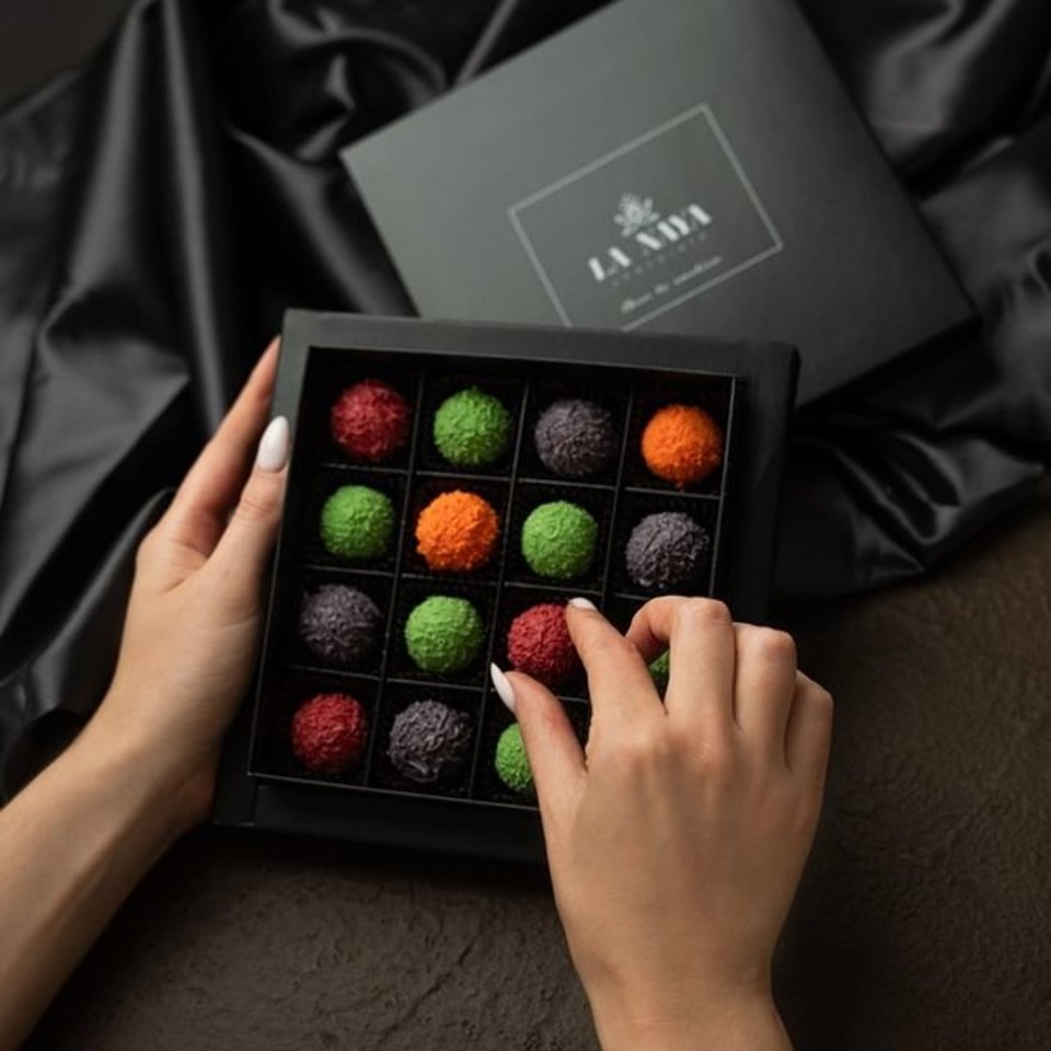  LA NAYA – tai rankų darbo šokoladas, kuriame susilieja estetika, išskirtinė kokybė ir autentiška istorija.