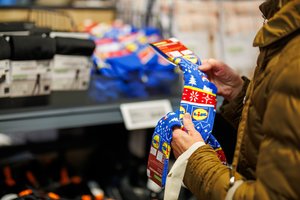 Kalėdinis krepšelis už žemą kainą: „Lidl“ patarimai, kaip apsipirkti pigiau