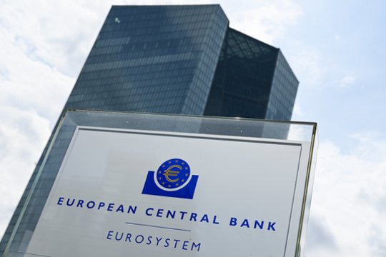 ECB siekia supaprastinti taisykles ES bankams
