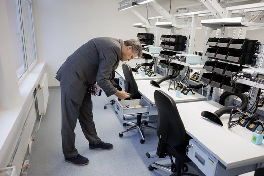 E-MakersLAB ir E-ProtoLAB: modernios mokslinių tyrimų laboratorijos Vilniaus kolegijos Elektronikos ir informatikos fakultete