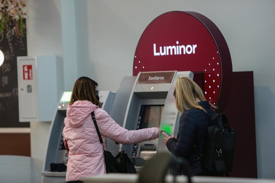 Vienas iš bankų įspėja: kurį laiką neveiks dalis paslaugų