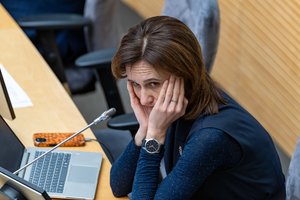 V. Čmilytė-Nielsen apie skubiai teikiamas LRT pataisas: tai socialdemokratų mainai su R. Žemaitaičiu