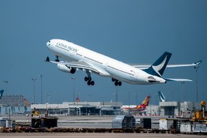 Incidentas ore: keleivis mėgino atidaryti skrendančio lėktuvo duris