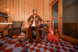 Į Lietuvą grįžta Australijos muzikos fenomenas ir žmogus-orkestras Tash Sultana