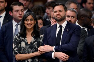 Žaibiškai plinta netikėtas J. D. Vance'o kadras: restorane aprėkė žmoną?