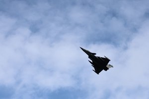 Vokietijoje lazeriais mėginta akinti „F-16“ naikintuvų pilotus
