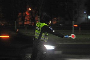 Policija įspėja – griežtai tikrins, kaip vairuotojai pasiruošę žiemai