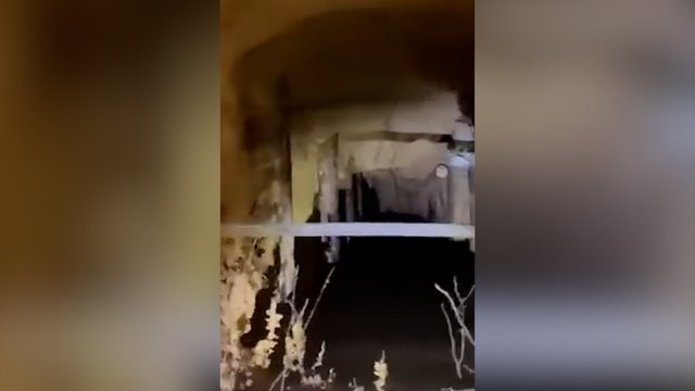 Lenkijoje aptiktas tunelis, kuriuo migrantai atšliauždavo iš Baltarusijos: pasidalijo, kaip jis atrodo iš vidaus