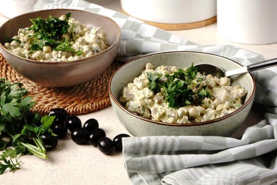 Neatsivalgoma mišrainė su silke ir žirneliais – tikras lobis tradicinių skonių mylėtojams