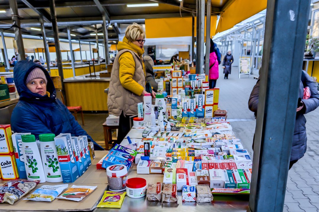 Kontrabandinių balionų krizės įkarštyje – apsilankymas vienoje turgaviečių: ką pardavėjai traukia iš po prekystalio
