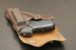 Naktį Klaipėdoje vagišius brovėsi į parduotuvę – apsaugininkui teko panaudoti pistoletą