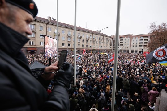 Dėl LRT pataisų planuojamas didžiulis trijų dienų protestas: prie Seimo degs ir laužai