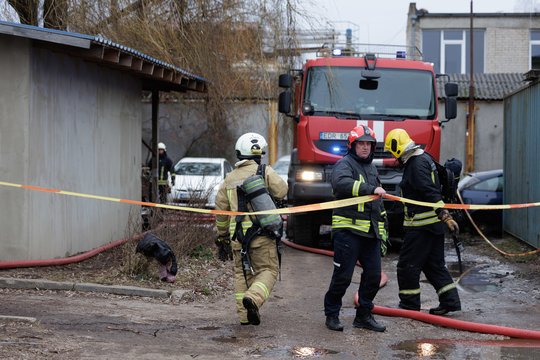 Gaisras Vilniaus motelyje: trys žmonės nukentėjo, vienas išvežtas į ligoninę