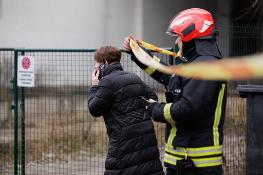 Gaisras Vilniaus motelyje: trys žmonės nukentėjo, vienas išvežtas į ligoninę