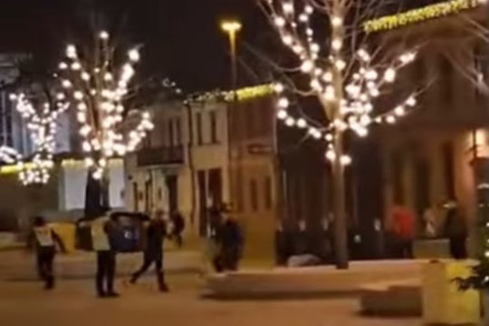 Kauno Rotušės aikštėje – grupinės muštynės: apsaugos darbuotojai iškvietė policiją