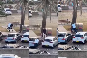 Užfiksuota, kaip Australijoje šaudynių metu civilis atima ginklą iš šaulio