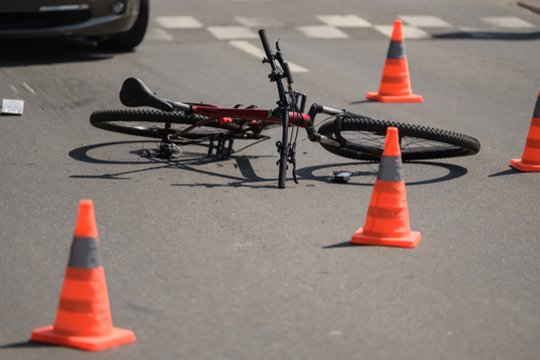 Klaipėdos rajone automobilis mirtinai sužalojo garbaus amžiaus dviratininką