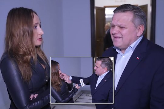 Plinta skandalingas vaizdo įrašas: lenkų politikas peržengė ribas – ėmė liesti žurnalistę