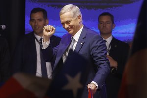 Kraštutinių dešiniųjų pažiūrų J. A. Kastas triuškinamai laimėjo rinkimus Čilėje