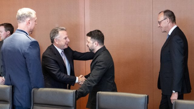 Tęsiasi intensyvios derybos dėl karo Ukrainoje: numatomas susitikimas su Europos lyderiais