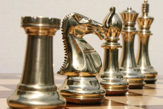 Rusijos ir Baltarusijos jauniesiems šachmatininkams leista varžytis su valstybinėmis vėliavomis