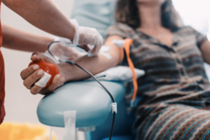 Gydytoja: kraujo donorystė šventiniu laikotarpiu tampa kritiškai svarbi