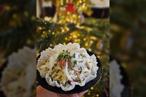 Krabų lazdelių mišrainė taps geidžiamiausiu švenčių patiekalu dėl vieno paprasto ingrediento