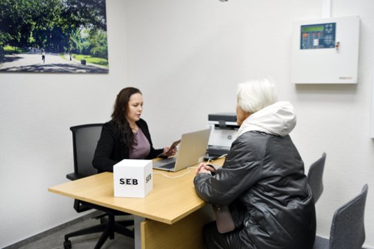 Vienas iš bankų įvedė kintantį darbo laiką: ką tai reiškia