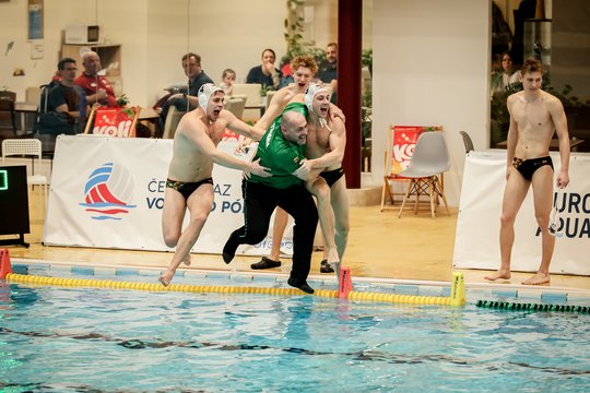 Triumfas Čekijoje: Lietuvos vandensvydžio rinktinė pirmą kartą tapo Tautų taurės čempione