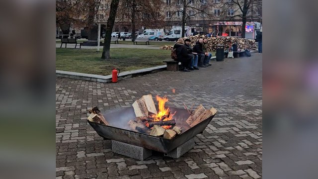 Pamatykite: ruošiamasi trijų dienų protestui – prie Seimo jau dega laužai