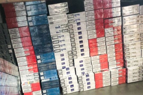 Pareigūnų smūgis kontrabandai: Šalčininkų rajone ir Vilniuje rasta tūkstančiai nelegalių cigarečių