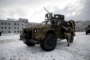 Rūdninkų kariniame miestelyje statybos įpusėjo: tikimasi pirmąjį etapą baigti pusmečiu anksčiau