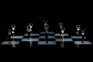 Choreografas Krzysztofas Pastoras: „Premjeroje „Moving Rooms“ istoriją pasakoja šokėjų kūnai“