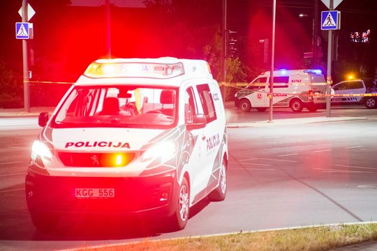 Nerimas Kaune: nežinomi vyrai Kalniečiuose filmavo moterį ir jos vaiką