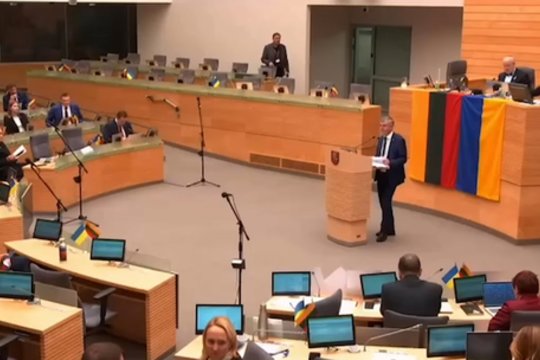 Pamatykite, kaip į LRT įstatymo pataisą pakliuvo A. Širinskienės katinas: pasitiko plojimų lavina