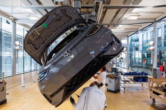 „Volkswagen“ pirmą kartą per beveik 90 metų uždaro gamyklą Vokietijoje: kas atsitiko