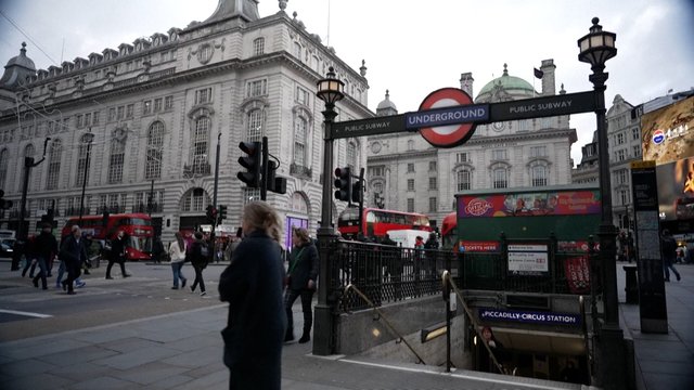 Žalia šviesa studentams: po 5 metų pertraukos JK ir ES atnaujino „Erasmus“ bendradarbiavimą